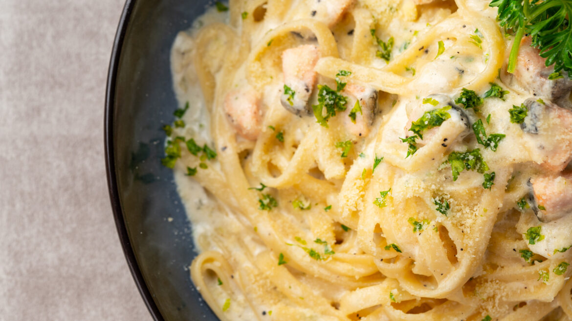 Fettuccine Alfredo