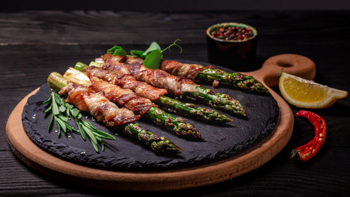 asparagus wrapped with bacon