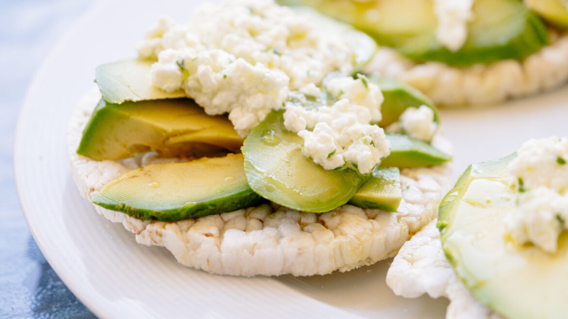 Rice Cakes with Avocado