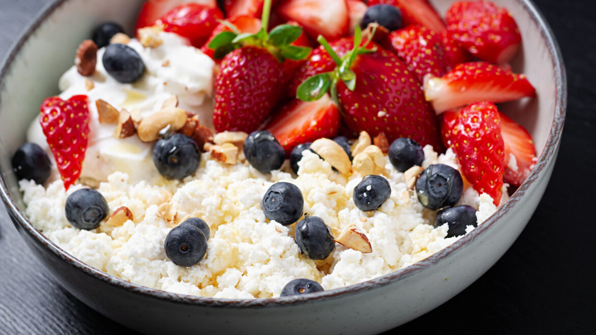 Cottage Cheese with Berries