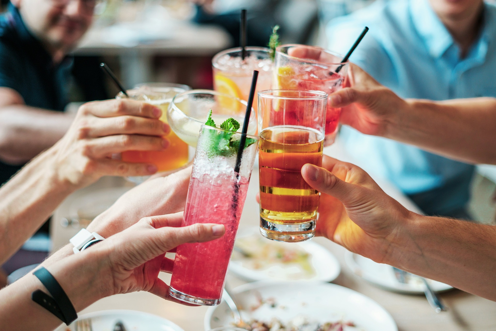How to Host a Cocktail Party Like a Professional Mixologist?