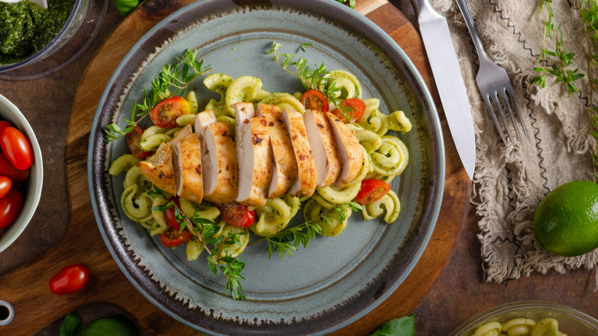 Zucchini Noodles with Pesto and Chicken