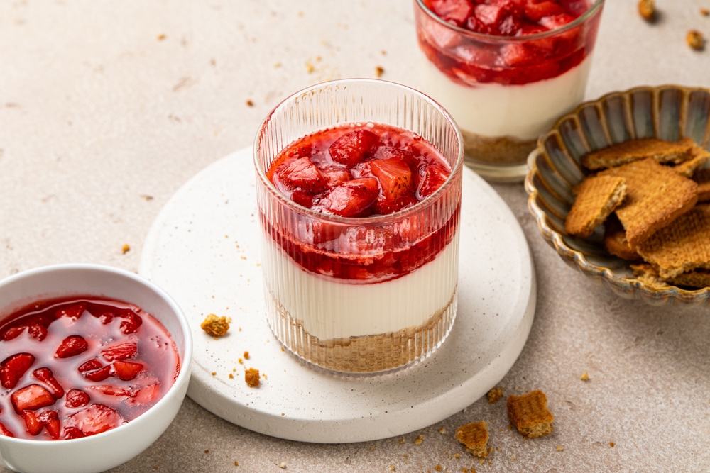 No-Bake Strawberry Cheesecake Cups