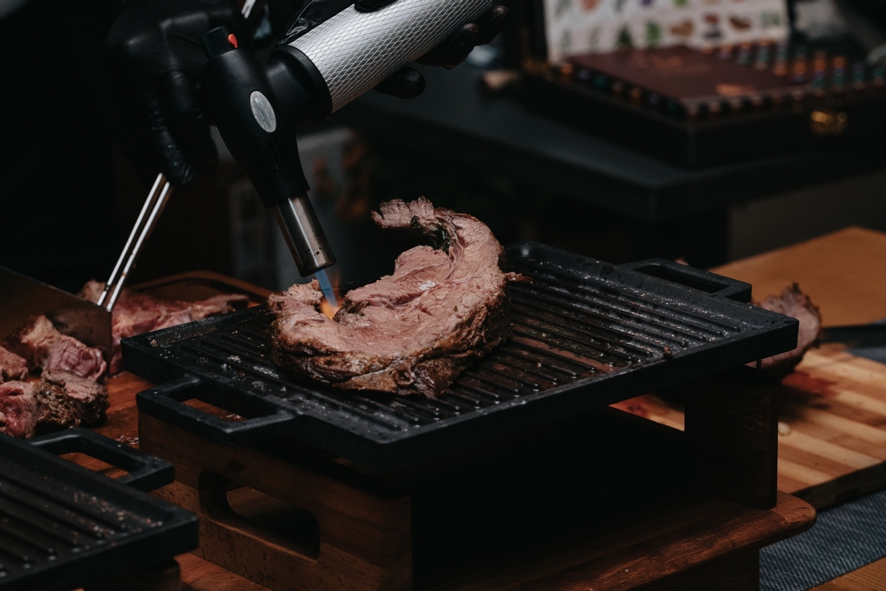 How to Reheat Steak Without Turning It Into a Dry Hockey Puck?