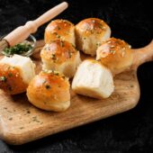 Pull-Apart Garlic Rolls That Disappear in Minutes