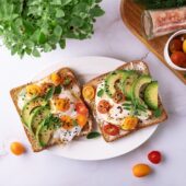 Easy Egg Avocado Tomato Toast for a Fresh and Filling Breakfast