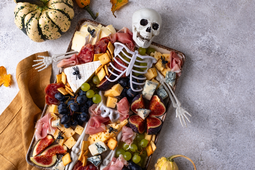 How to Build a Halloween Charcuterie Board in 15 Minutes?